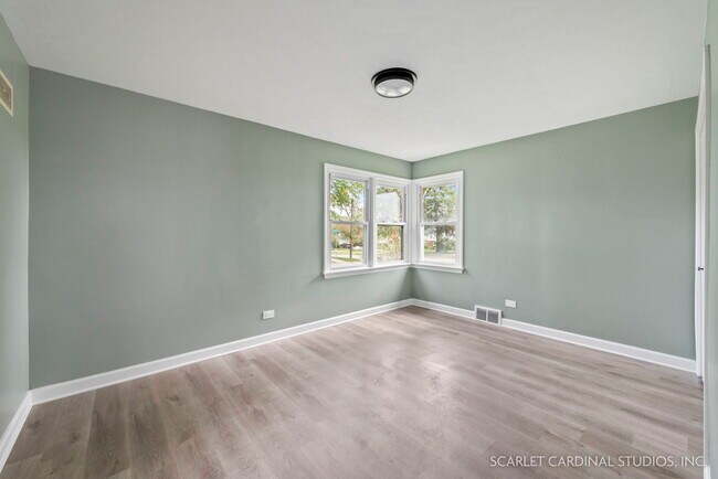 Building Photo - 944 S Harvard Ave
