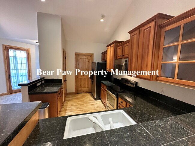 Foto del edificio - Charming 2-Bed, 2-Bath Condo Retreat in North Evergreen!