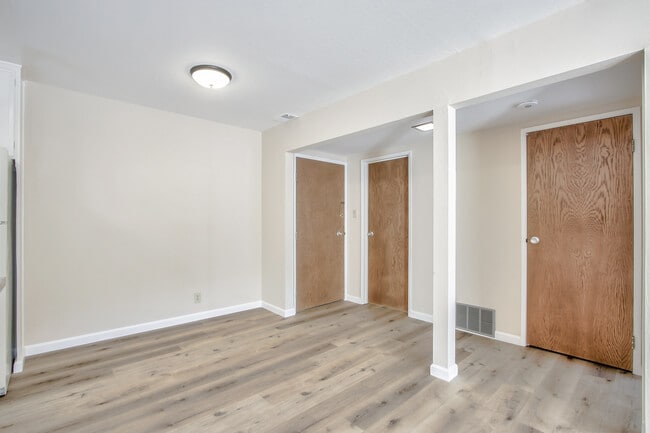 Building Photo - 15 Mulberry Ct