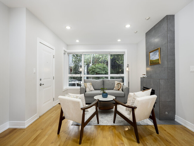 Foto del edificio - 821 W Roscoe St