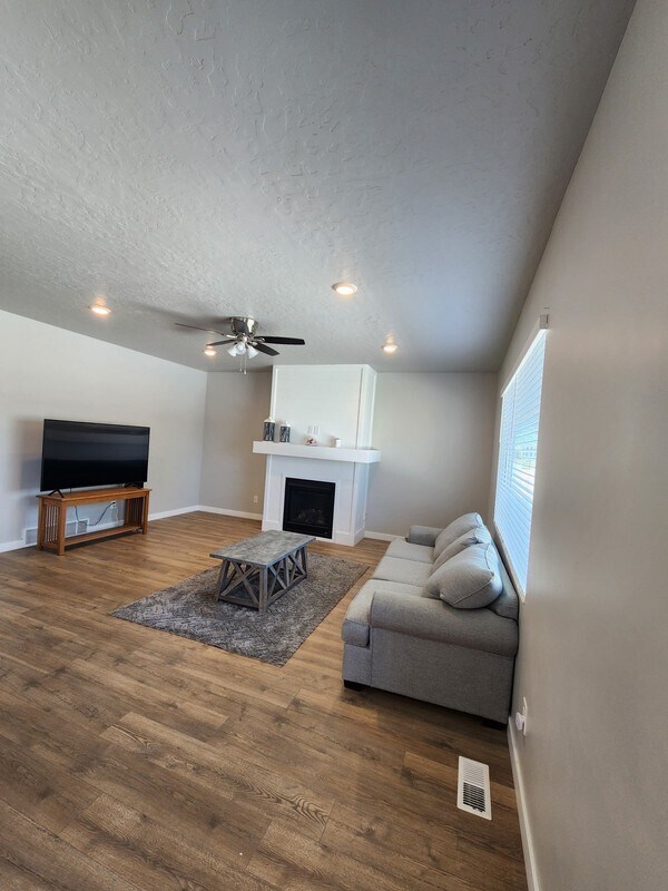 Building Photo - 4186 W 800 S