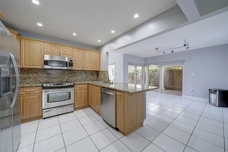 Building Photo - 621 SW 99th Pl