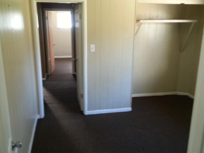Building Photo - 3019 Lakewood Dr