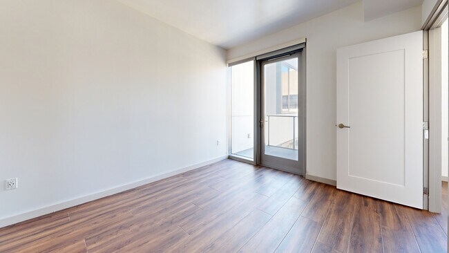 Interior Photo - 3033 Wilshire