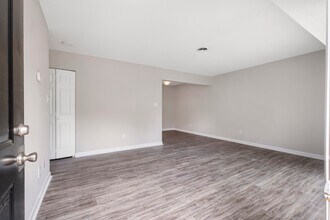 Building Photo - Woodland Creek Townhomes and Apartments