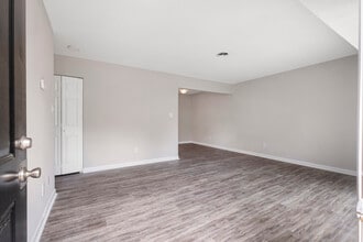 Building Photo - Woodland Creek Townhomes and Apartments