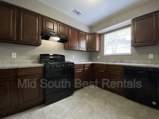 Foto del edificio - 3323 Green Dr