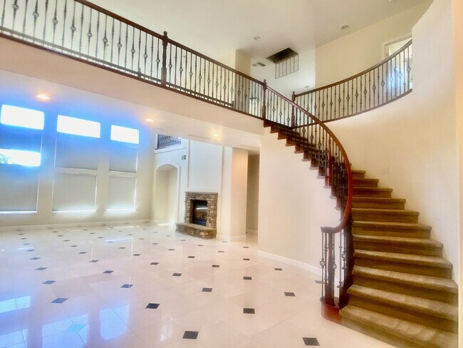 Foto del edificio - AVAILABLE BY 1/1/26 - ELEGANT AND SPACIOUS 4 BED, 4 BATH 2 STORY HOME WITH VIEWS OF EL DORADO HILLS