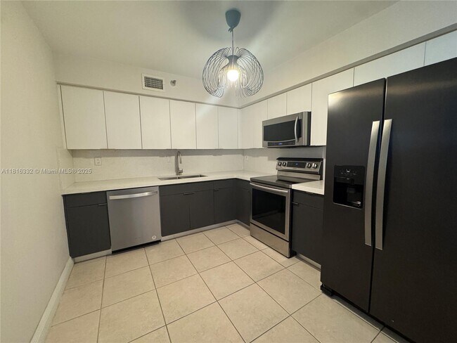 Foto del edificio - 3530 Mystic Pointe Dr