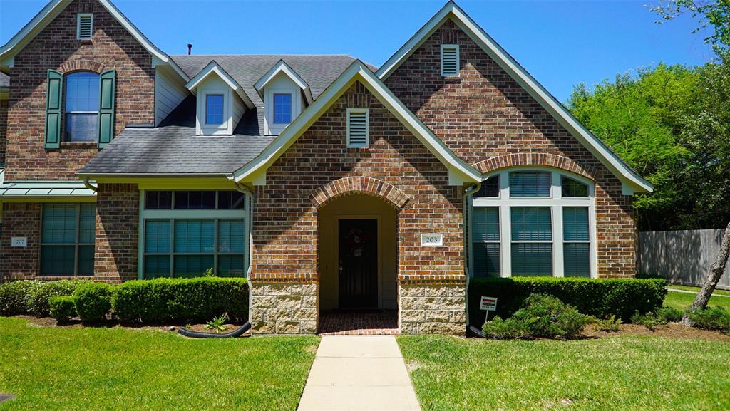 Foto principal - 203 Iris Park Ct