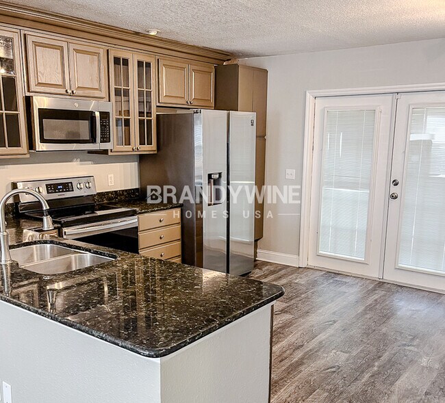 Building Photo - **1 MONTH FREE HOLIDAY SPECIAL!!** Market ...