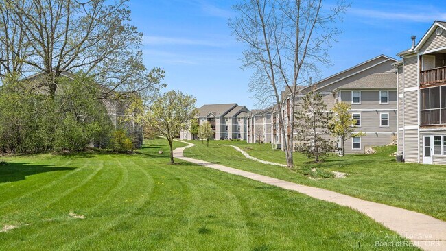 Foto del edificio - 1328 Heatherwood Ln