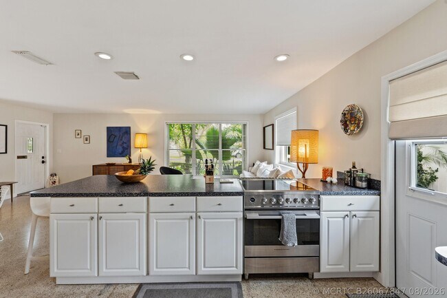 Foto del edificio - 708 Westwind Dr