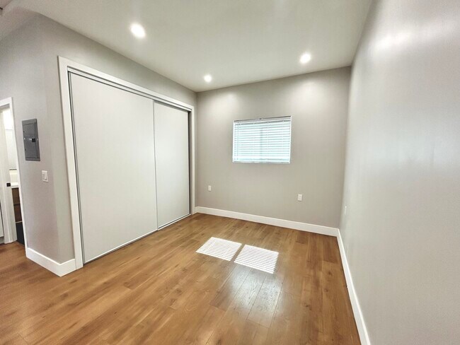 Foto del edificio - 6256 Norwich Ave