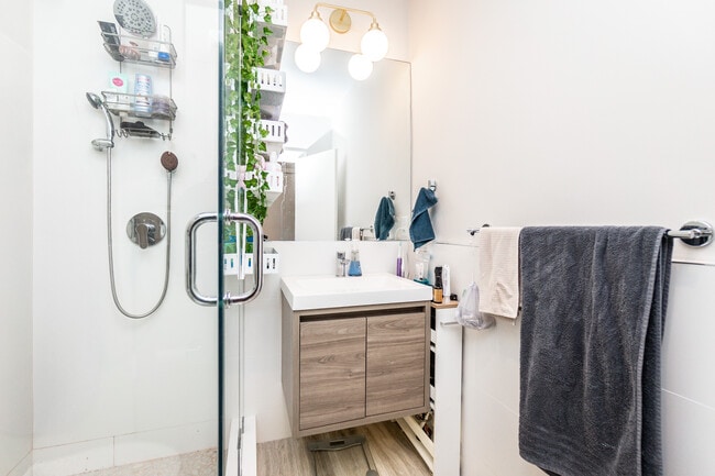 Building Photo - 256 W Newton St