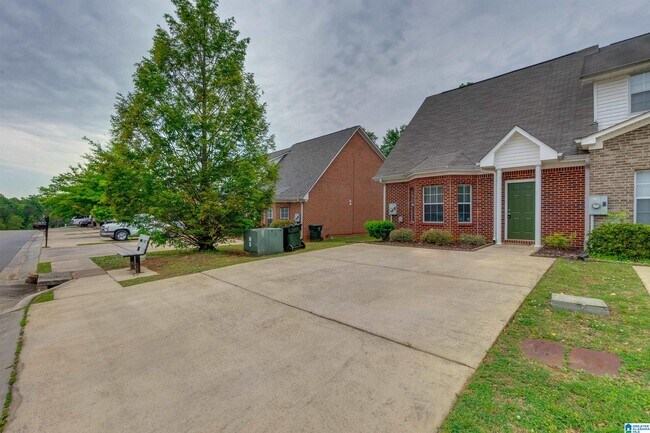 Building Photo - 66 Park Dr S