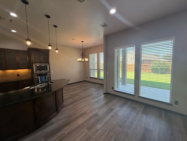Foto del edificio - 3 bed plus office, Neighborhood amenities include a neighborhood pond, Pool and playground!