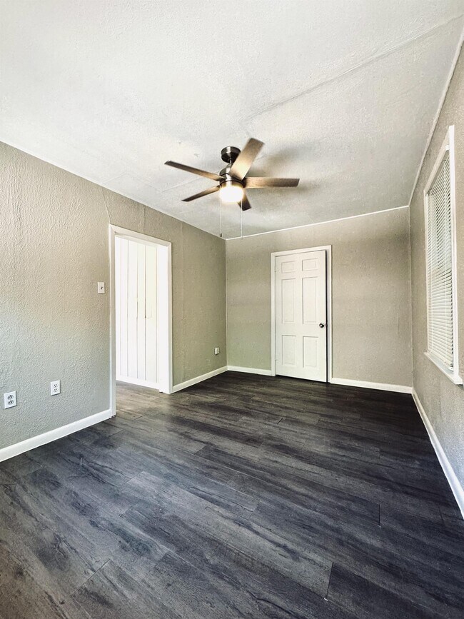 Building Photo - 2030 S Hayden St