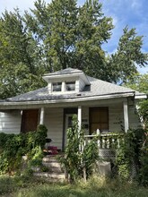Building Photo - 1096 W Green St