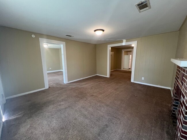 Foto del edificio - 2 Bedroom 1 Bathroom Home in the West End