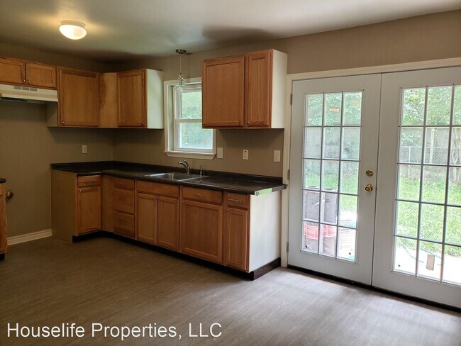 Building Photo - 3 br, 1 bath House - 1609 Oakdale Circle