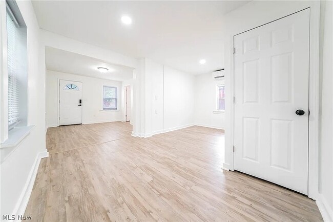 Photo - 2053 W 45th St (Cleveland, OH) House