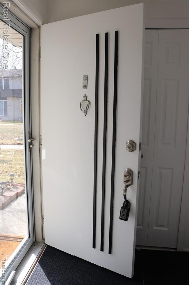 Foto del edificio - 8256 Karam Blvd