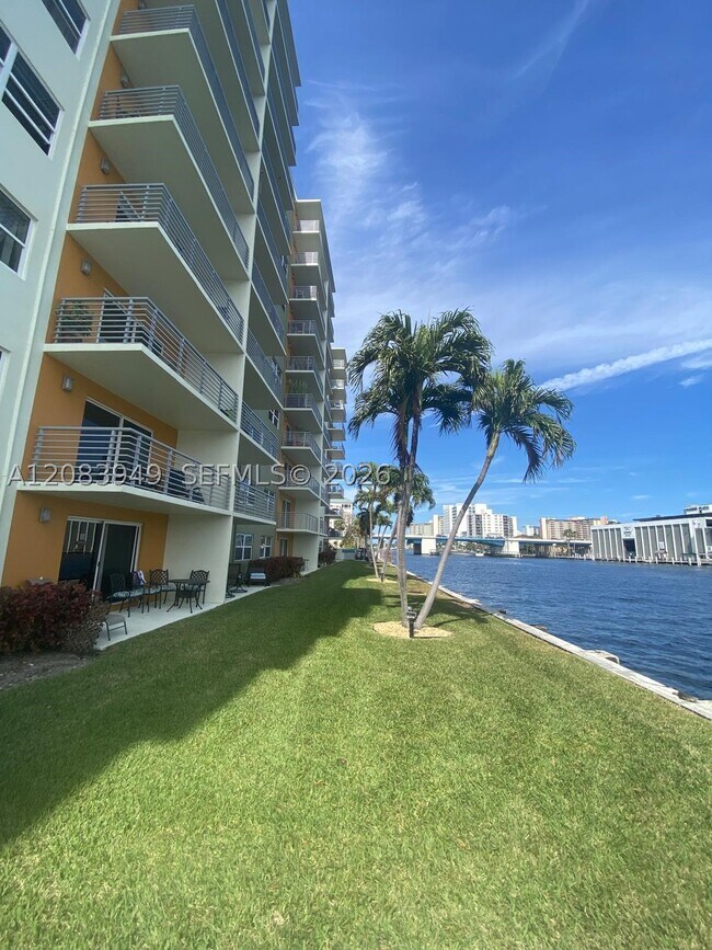 Foto del edificio - 2900 NE 30th St