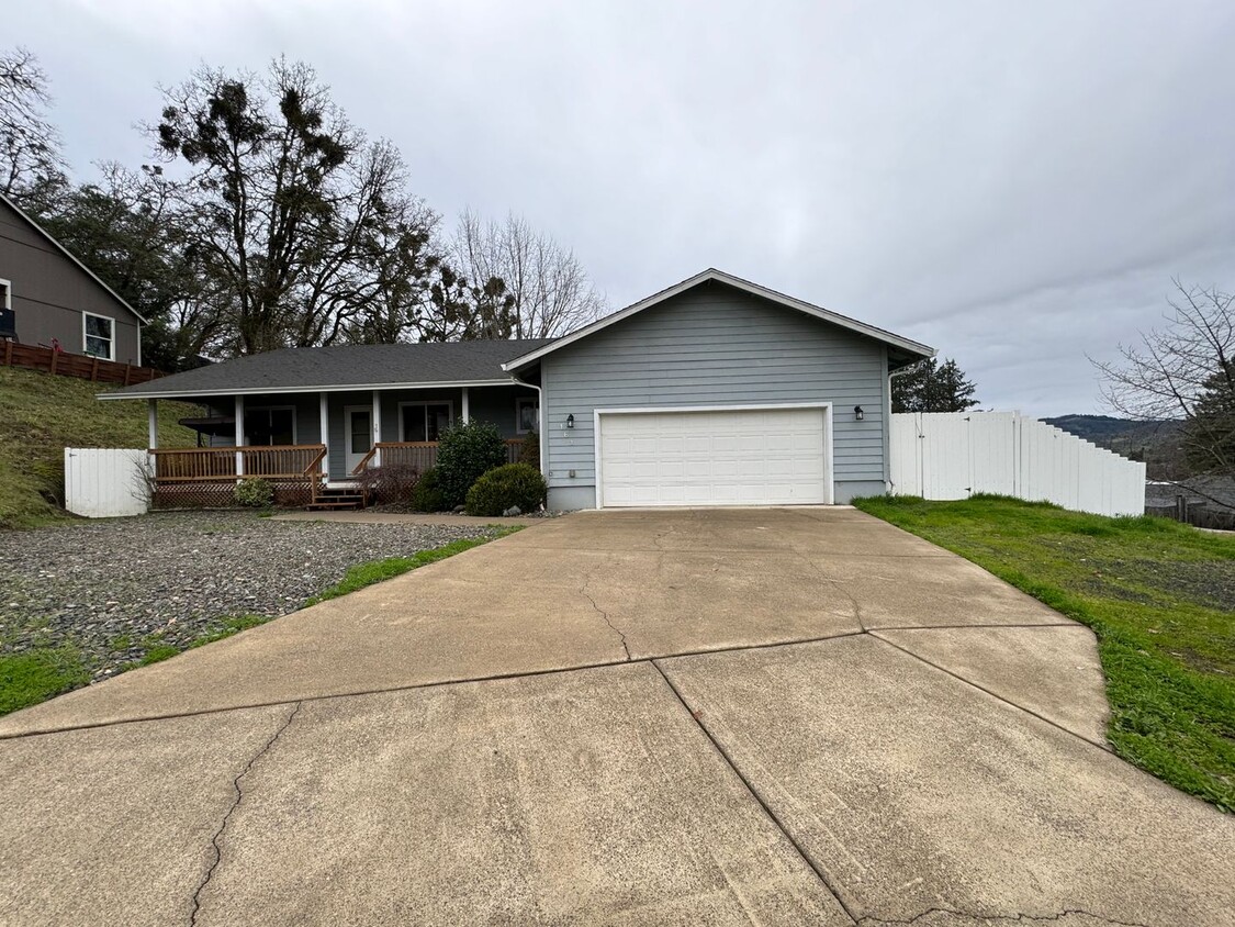 Primary Photo - Green area 3 Bedroom 2 Bath with Garage