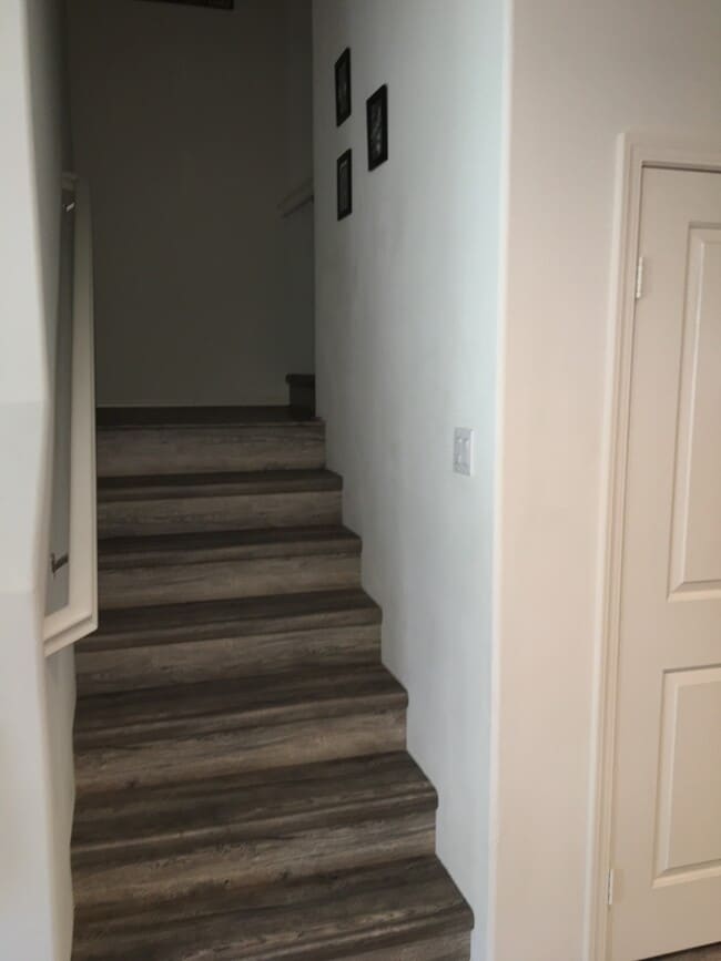Building Photo - 10958 Kittridge St
