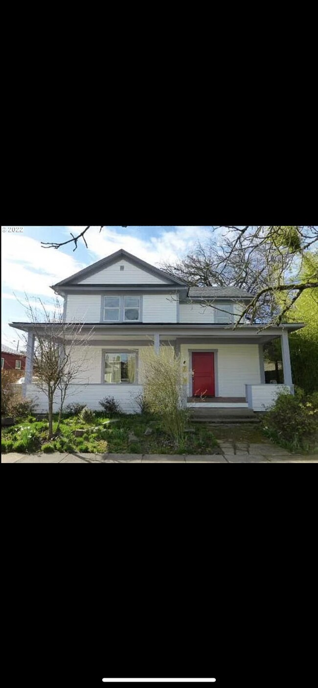 Photo - 322 E 16th Ave Apartments