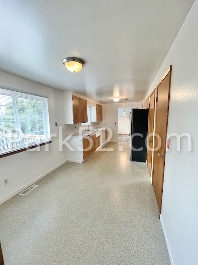 Foto del edificio - 5 Bedroom Single Family Home in Tacoma