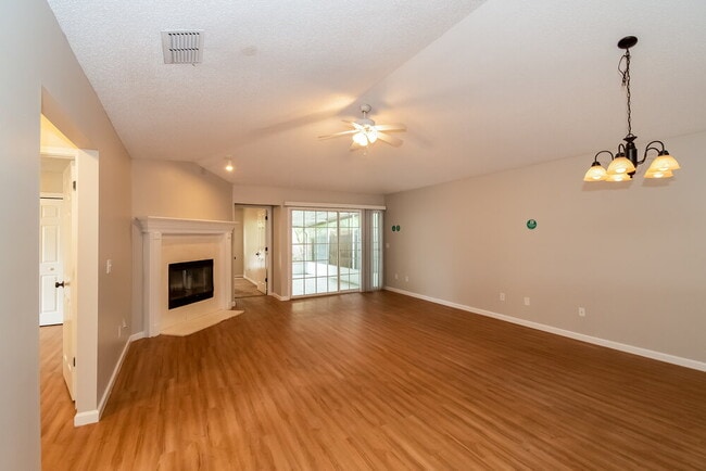 Building Photo - 1826 Ashmore Green Dr