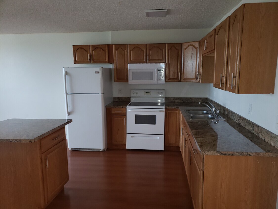 Kitchen - 406 NW 68th Ave