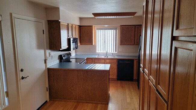 Kitchen. - 19656 Buck Canyon Rd