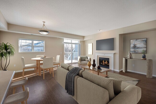 Foto del edificio - Lake Hazeltine Woods