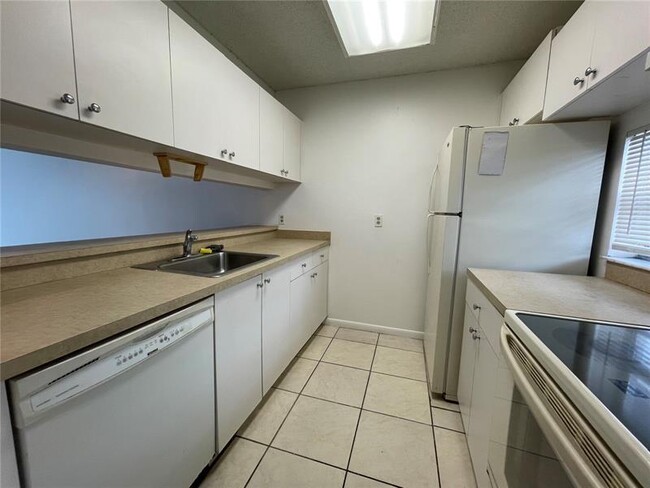 Building Photo - 8540 N Sherman Cir