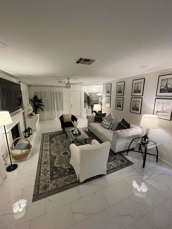 Foto del edificio - 1401 Tetbury Ln