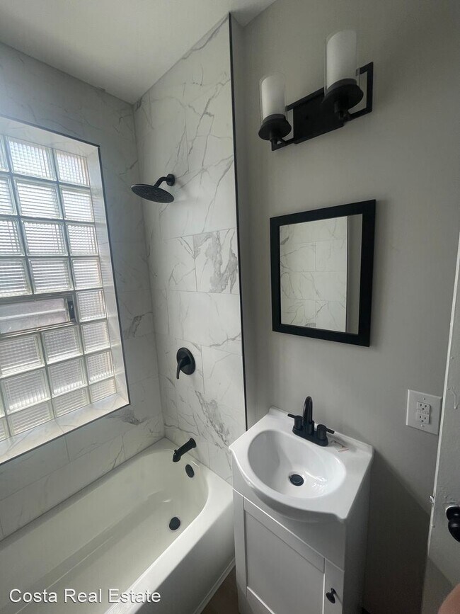 Foto del edificio - 3 br, 1 bath House - 3343 Webster Ave