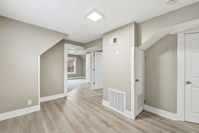 Foto del edificio - 1217 N Harding Ave