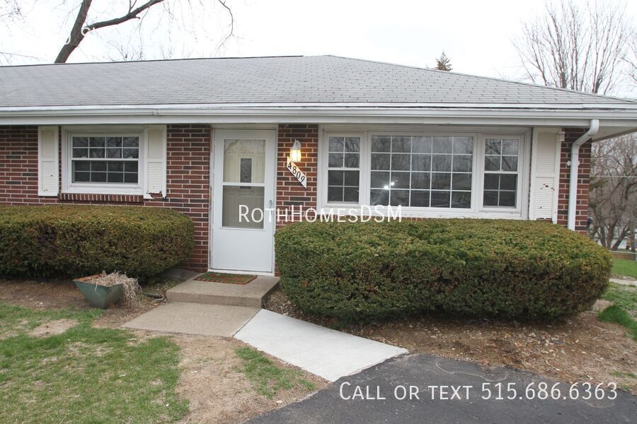 Primary Photo - 2 Bedroom 1 Bath Duplex with egress window...