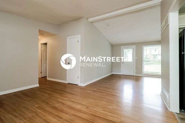 Building Photo - 4 Bedroom Pet-Friendly Home in OVERLAND PARK, KS with Main Street Renewal