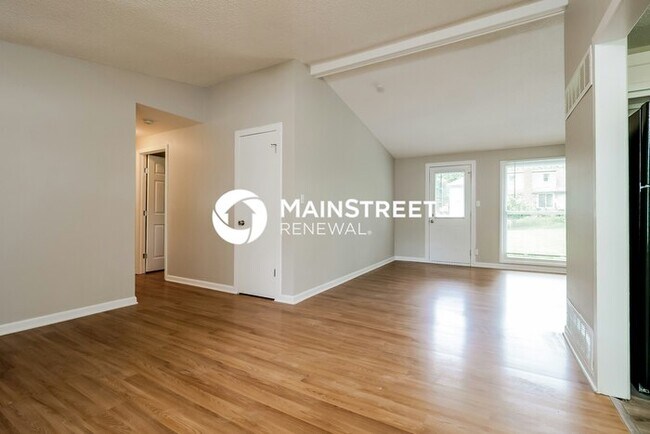 Foto del edificio - 4 Bedroom Pet-Friendly Home in OVERLAND PARK, KS with Main Street Renewal