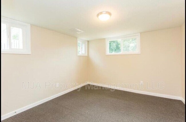 Building Photo - 169-171 700 W
