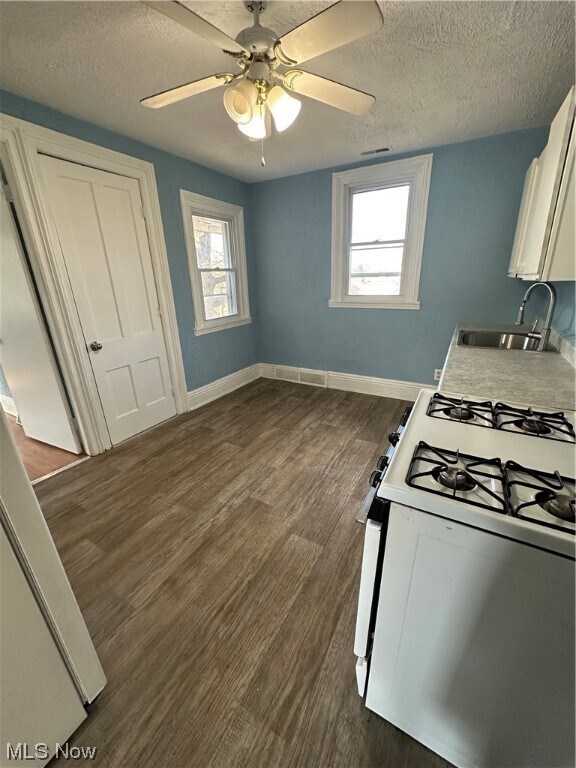 Building Photo - 383 Zeller Ave
