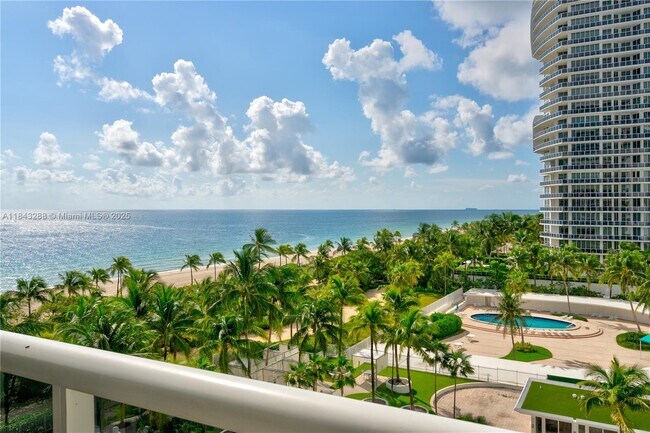 Building Photo - 10275 Collins Ave