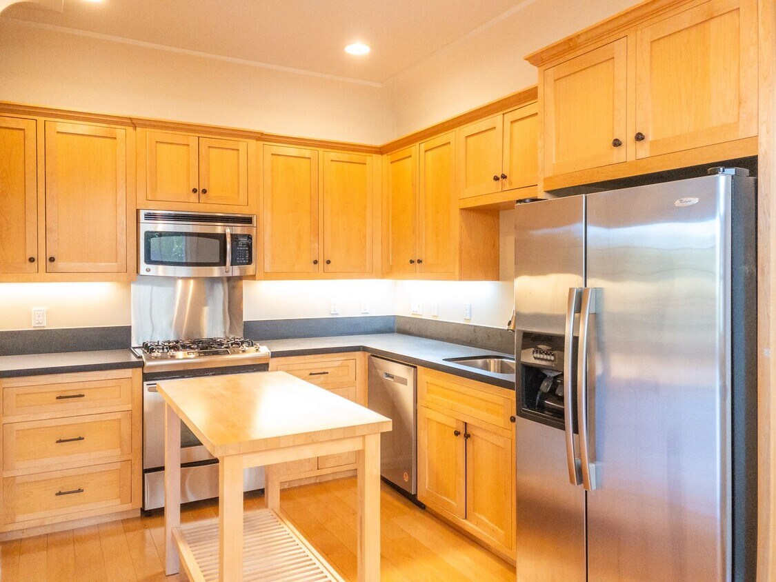 Foto principal - 2BR/1.5BA Townhome! Affordable Below Marke...