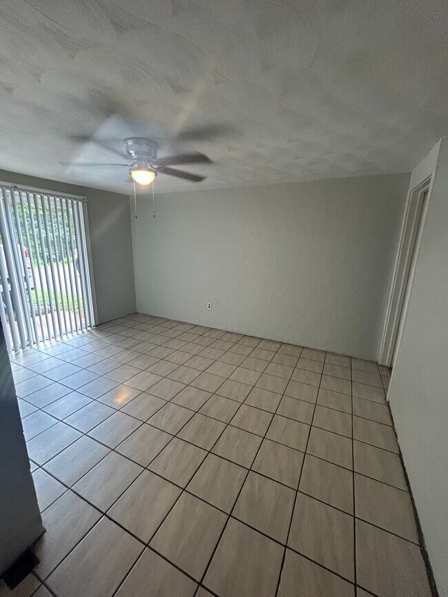 Foto del edificio - Quiet Country Living: Spacious 2BR with Laundry Hookups