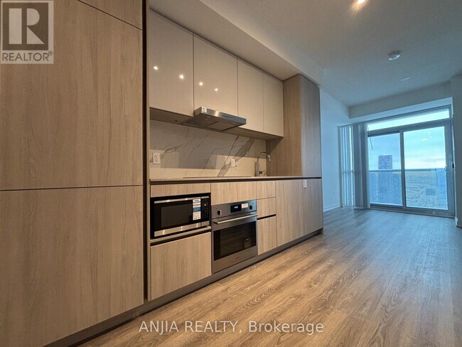 Building Photo - 8 Interchange Wy