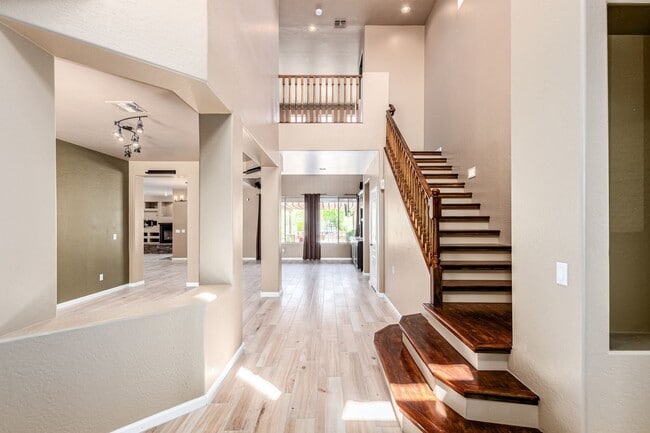Building Photo - Stunning 5 Bedroom 3 Bath Two Story Home in Cave Creek! Gated Community & Private Pool